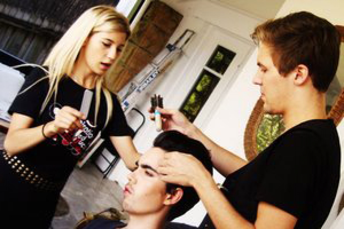 A la recherche d'une formation de coiffeur dans le cadre de laquelle vos compétences sont examinées individuellement. 